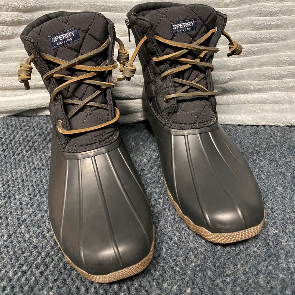 Women’s sperry quilted duck boot (brand new)